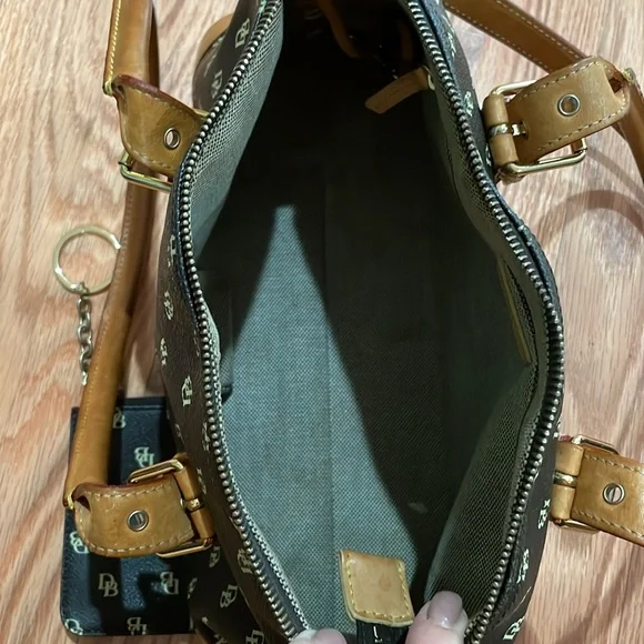 Dooney & Bourke brown and tan logo shoulder bag - Picture 2 of 11